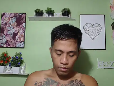 Snapshot of Thyler08 chatting on September 19, 2025, 6:59 am Thyler08 online show from September 19, 2025, 6:59 am