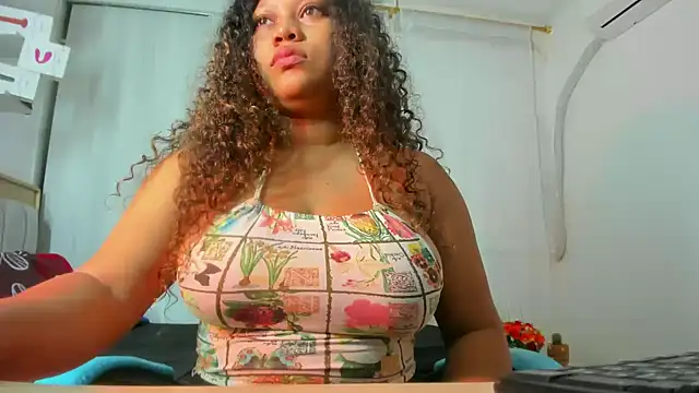 Lunastar02 online show from September 21, 2025, 4:41 pm