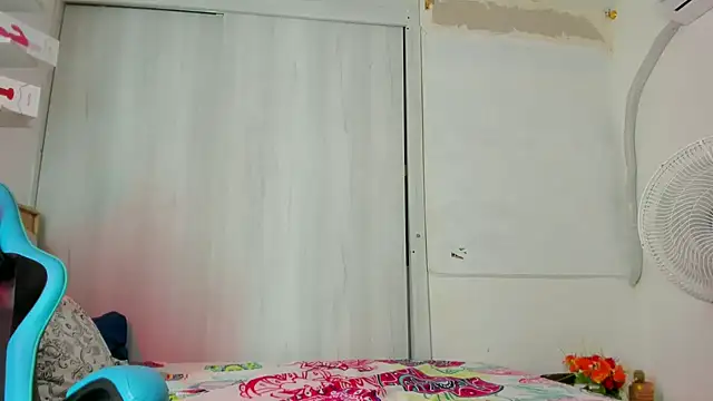 Lunastar02 online show from October 12, 2025, 4:28 pm