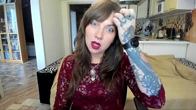 Snapshot of StacyTigerr chatting on October 2, 2025, 8:32 am StacyTigerr online show from October 2, 2025, 8:32 am