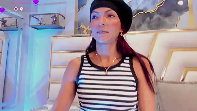 HannaPetit online show from April 10, 2026, 7:07 pm