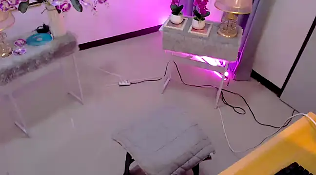 Snapshot of Asian_flabby chatting on December 20, 2024, 6:13 pm Asian flabby online show from December 20, 2024, 6:13 pm