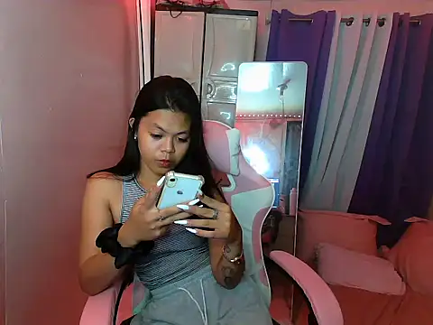 Snapshot of young_salsalita chatting on March 21, 2025, 3:02 pm young salsalita online show from March 21, 2025, 3:02 pm