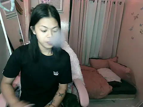 Snapshot of young_salsalita chatting on October 16, 2025, 1:12 pm young salsalita online show from October 16, 2025, 1:12 pm
