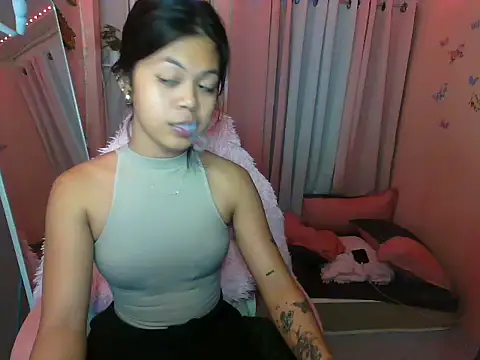 Snapshot of young_salsalita chatting on October 18, 2025, 3:13 pm young salsalita online show from October 18, 2025, 3:13 pm