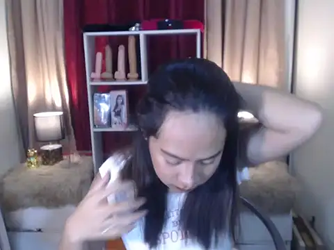 Snapshot of FrancineGarcia chatting on August 7, 2026, 2:08 pm FrancineGarcia online show from August 7, 2026, 2:08 pm