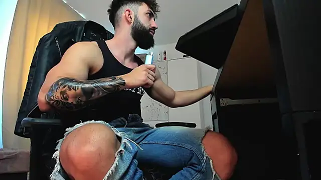 liamaesthetic online show from April 14, 2026, 7:14 am