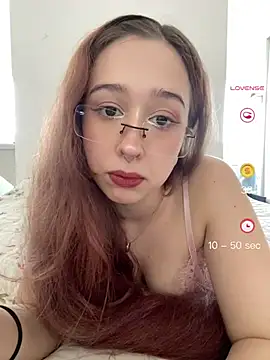 Snapshot of tsuki_chan_on chatting on June 6, 2026, 5:50 pm tsuki chan on online show from June 6, 2026, 5:50 pm