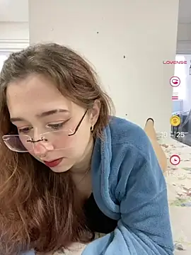 Snapshot of tsuki_chan_on chatting on June 20, 2026, 5:27 pm tsuki chan on online show from June 20, 2026, 5:27 pm