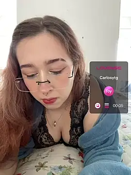Snapshot of tsuki_chan_on chatting on June 21, 2026, 4:42 pm tsuki chan on online show from June 21, 2026, 4:42 pm