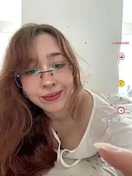 Snapshot of tsuki_chan_on chatting on June 30, 2026, 4:52 pm tsuki chan on online show from June 30, 2026, 4:52 pm
