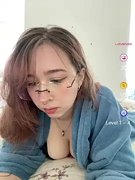 Snapshot of tsuki_chan_on chatting on July 8, 2026, 4:00 pm tsuki chan on online show from July 8, 2026, 4:00 pm