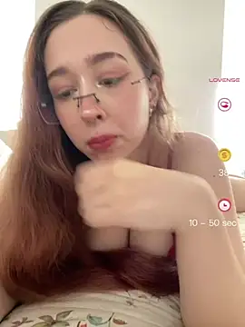 Snapshot of tsuki_chan_on chatting on August 6, 2026, 3:03 pm tsuki chan on online show from August 6, 2026, 3:03 pm