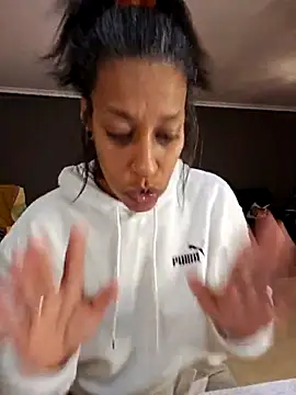 Goldenlace online show from March 20, 2025, 11:12 pm