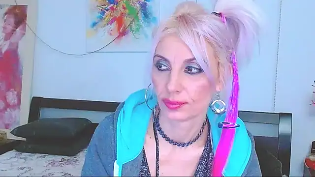 Snapshot of HoneyLara chatting on February 5, 2025, 12:42 am HoneyLara online show from February 5, 2025, 12:42 am