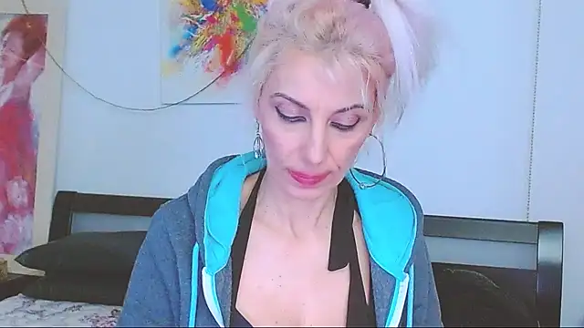 Snapshot of HoneyLara chatting on February 8, 2025, 5:40 am HoneyLara online show from February 8, 2025, 5:40 am