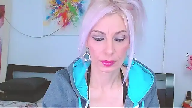 Snapshot of HoneyLara chatting on February 8, 2025, 6:55 pm HoneyLara online show from February 8, 2025, 6:55 pm