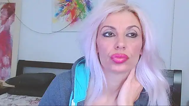 Snapshot of HoneyLara chatting on February 9, 2025, 8:56 pm HoneyLara online show from February 9, 2025, 8:56 pm
