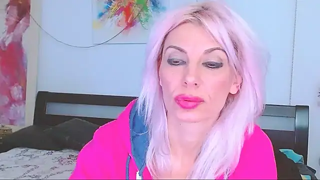 Snapshot of HoneyLara chatting on February 20, 2025, 5:12 am HoneyLara online show from February 20, 2025, 5:12 am