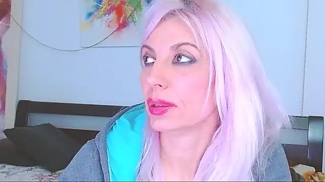 Snapshot of HoneyLara chatting on February 25, 2025, 5:08 am HoneyLara online show from February 25, 2025, 5:08 am
