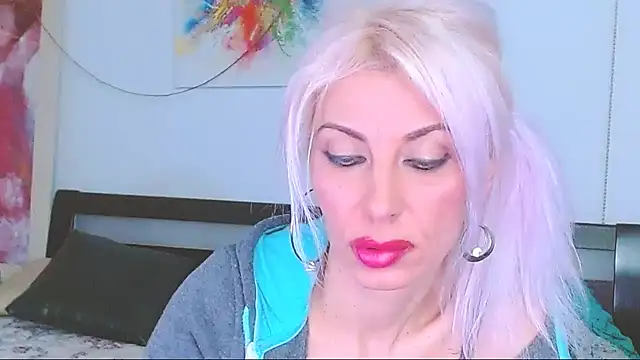 Snapshot of HoneyLara chatting on March 22, 2025, 8:26 pm HoneyLara online show from March 22, 2025, 8:26 pm