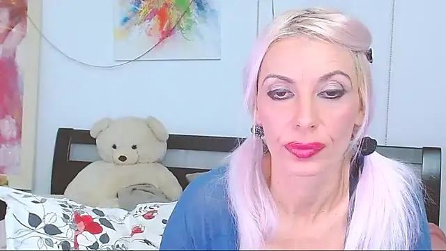 Snapshot of HoneyLara chatting on October 6, 2025, 8:50 pm HoneyLara online show from October 6, 2025, 8:50 pm