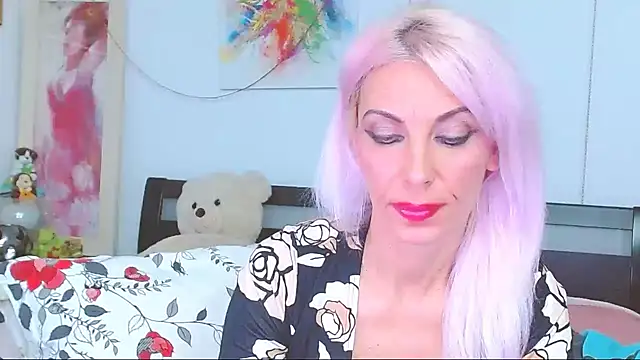 Snapshot of HoneyLara chatting on October 9, 2025, 8:18 pm HoneyLara online show from October 9, 2025, 8:18 pm