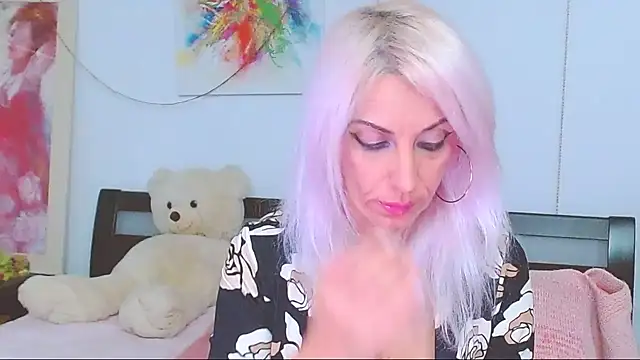 Snapshot of HoneyLara chatting on October 19, 2025, 8:53 pm HoneyLara online show from October 19, 2025, 8:53 pm