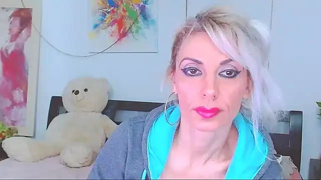 HoneyLara online show from March 1, 2026, 9:50 pm