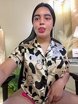 HotstuffCherrySummer online show from February 17, 2025, 6:53 am