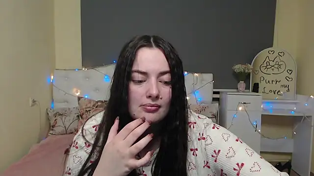 Snapshot of MilanaPrice chatting on February 17, 2026, 7:53 pm MilanaPrice online show from February 17, 2026, 7:53 pm