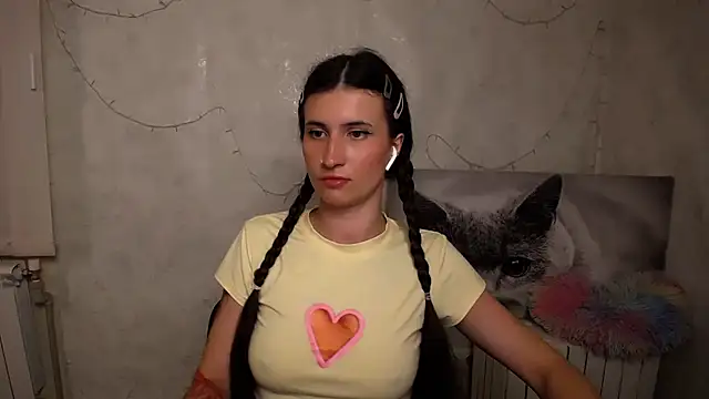 MaryEm976 online show from May 23, 2026, 9:02 am