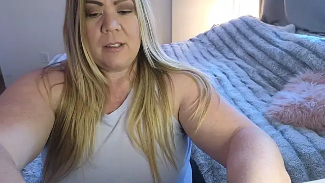 JESS LOVES online show from December 31, 2024, 5:07 pm