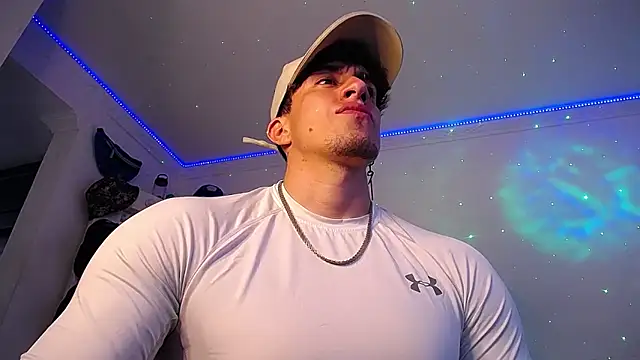 strongboy  online show from November 25, 2025, 7:03 pm