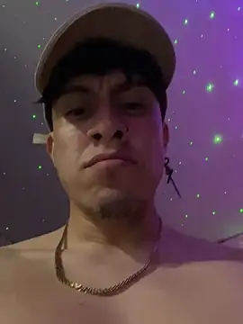 strongboy  online show from December 5, 2025, 3:48 am