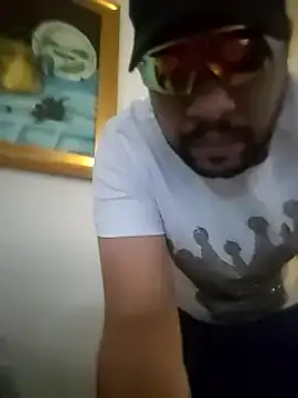 Snapshot of eljefe1119 chatting on February 12, 2025, 7:45 pm eljefe1119 online show from February 12, 2025, 7:45 pm