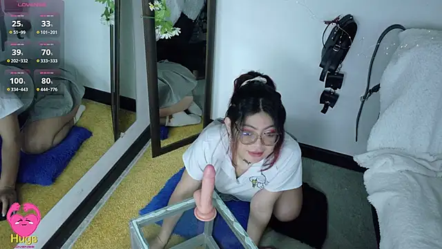 Catwhite  online show from September 10, 2025, 7:03 pm