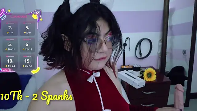 Catwhite  online show from November 28, 2025, 5:37 pm