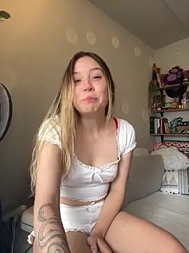 Darling XXX online show from March 5, 2025, 8:00 pm