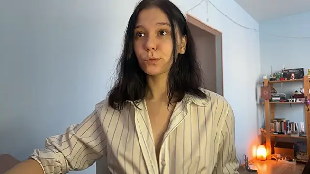 Snapshot of pinkdolly18 chatting on February 4, 2026, 10:54 am pinkdolly18 online show from February 4, 2026, 10:54 am