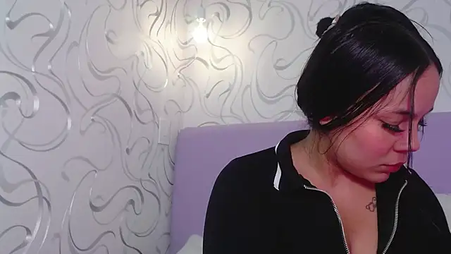 EmilyQueen3x online show from October 30, 2025, 9:15 pm