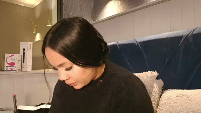 EmilyQueen3x online show from March 29, 2026, 2:17 pm