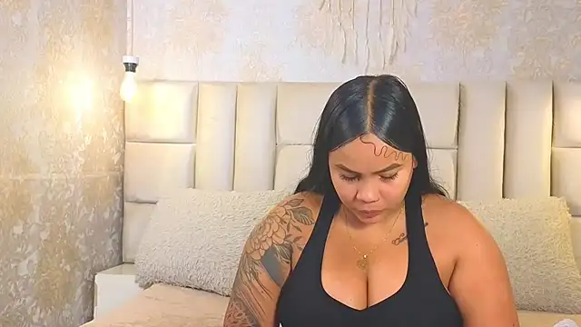 EmilyQueen3x online show from June 3, 2026, 2:33 pm
