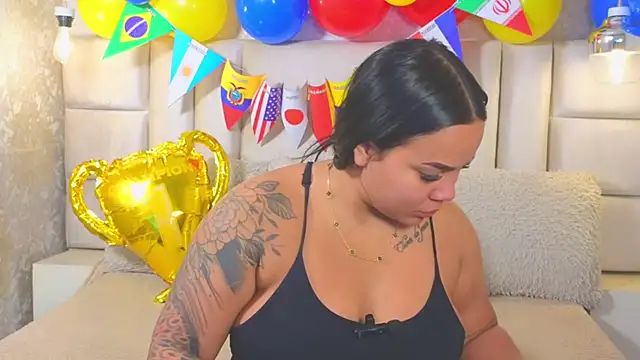 Snapshot of EmilyQueen3x chatting on June 25, 2026, 2:32 pm EmilyQueen3x online show from June 25, 2026, 2:32 pm