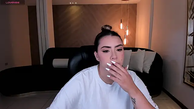 Snapshot of MartinnaBonnet chatting on December 17, 2024, 10:12 am MartinnaBonnet online show from December 17, 2024, 10:12 am