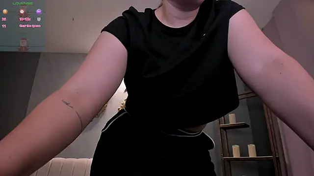 Snapshot of MartinnaBonnet chatting on December 28, 2024, 10:25 am MartinnaBonnet online show from December 28, 2024, 10:25 am