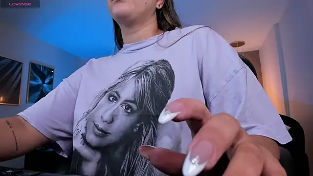 Snapshot of MartinnaBonnet chatting on January 13, 2025, 10:36 am MartinnaBonnet online show from January 13, 2025, 10:36 am