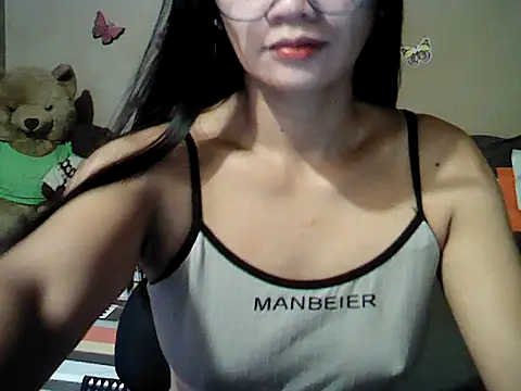 Snapshot of Mia_Rein chatting on March 23, 2026, 3:32 am Mia Rein online show from March 23, 2026, 3:32 am