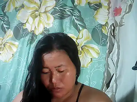 Snapshot of Sexyhorney4u chatting on October 19, 2025, 9:43 am Sexyhorney4u online show from October 19, 2025, 9:43 am