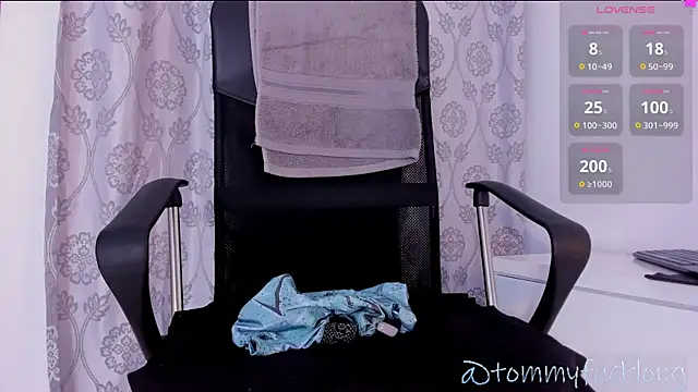 tommylongxx online show from December 6, 2024, 11:25 pm